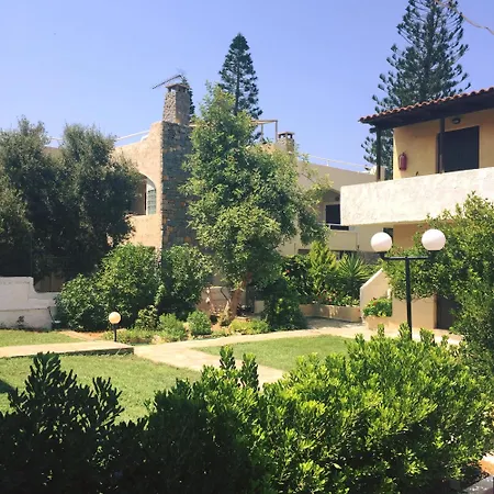アパートホテル Petros Village