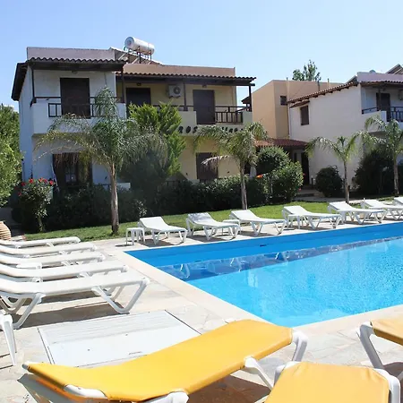 Petros Village Lejlighedshotel 3*